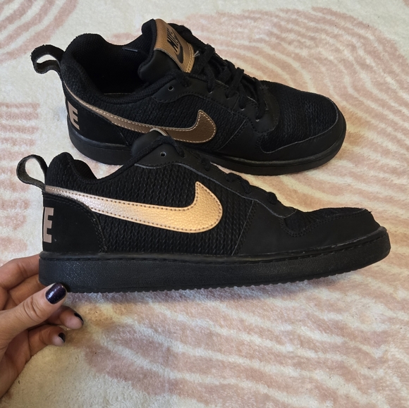 Nike Women's Court Borough Low Sneaker | 7.5 - Picture 3 of 14